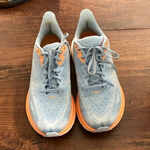 Hoka Clifton 9. Woman’s 9.5 wide